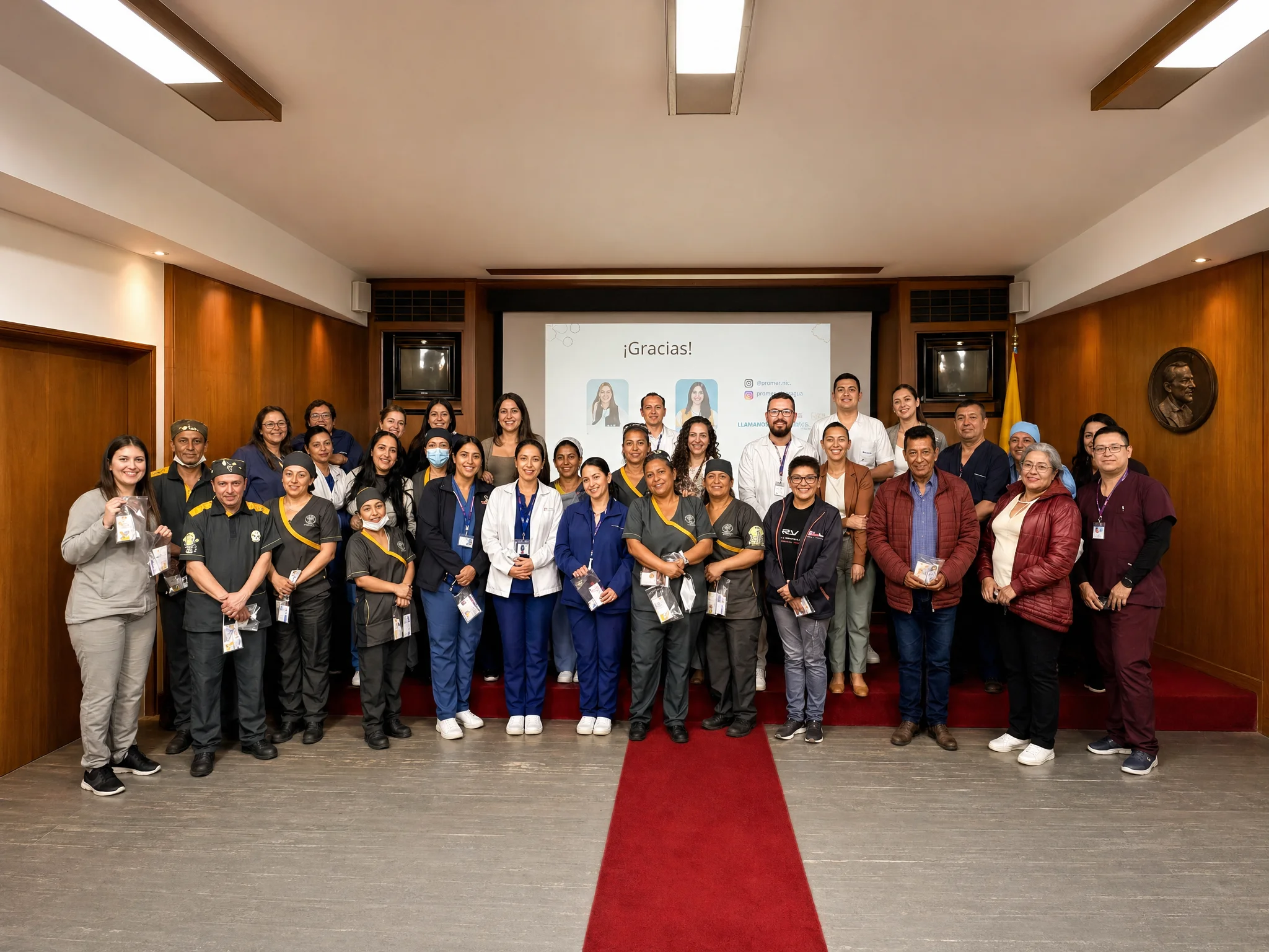 Grupo institucional tras charla de Cuidando Sonrisas
